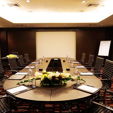 The Landmark Bangkok Luaran gambar A meeting room at a hotel